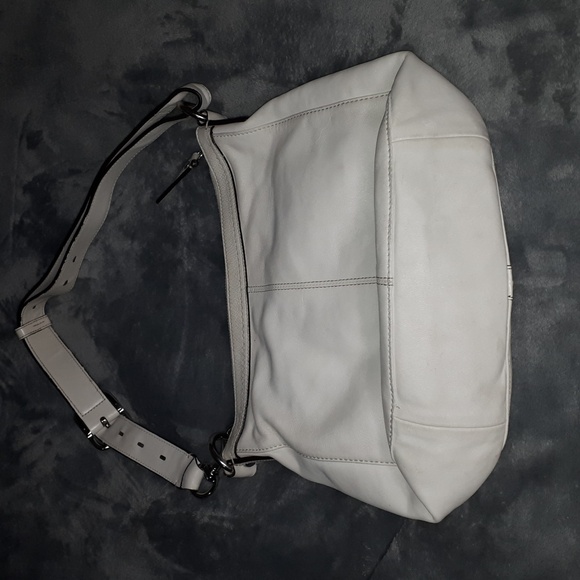 Coach~Chelsea Ivory Hobo - Picture 3 of 6